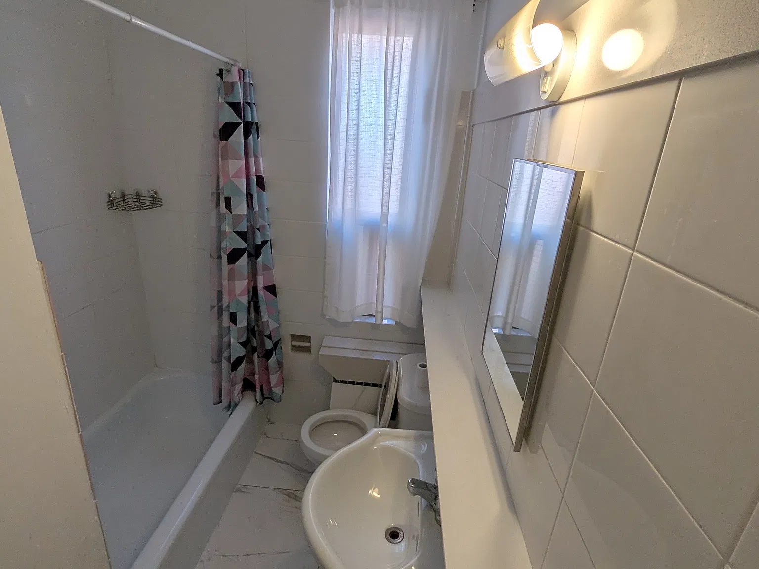 308 - Lake Shore Blvd W — Photo 2