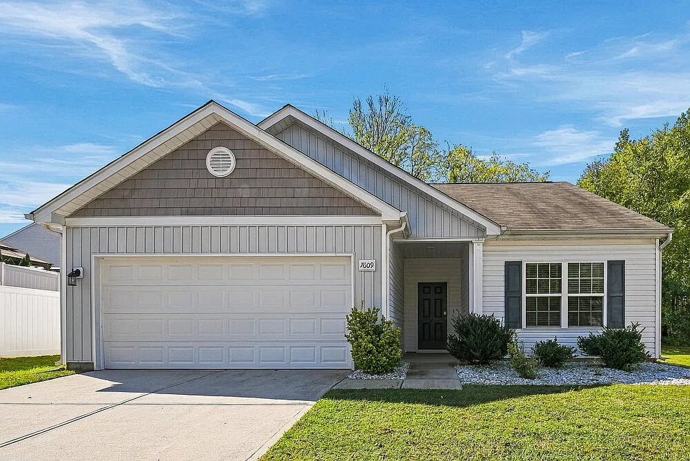 3 bed, 2.0 bath, 1342 sqft, $1,925 — Photo 1