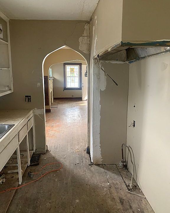 1st image of 3182 Rowland Ave