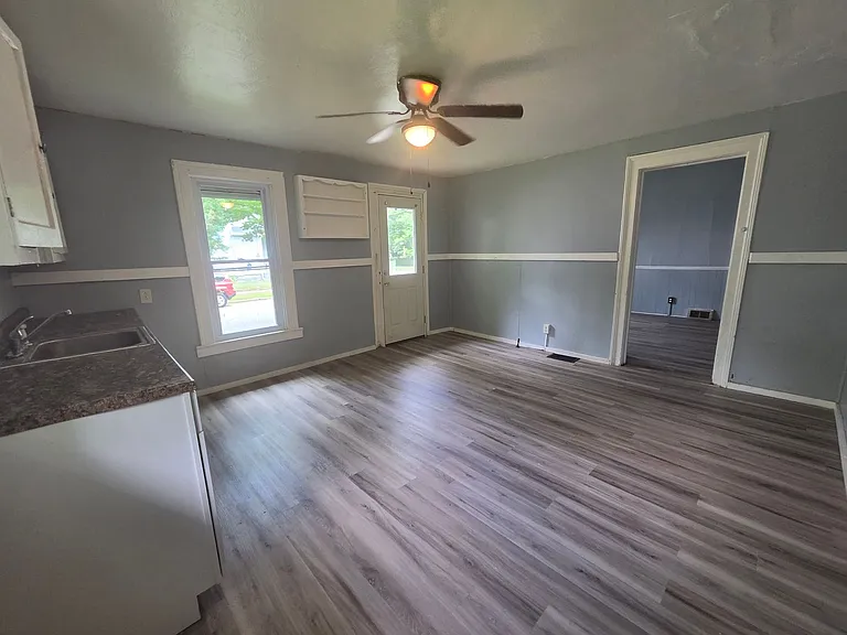 2202 Cherry St — Photo 8