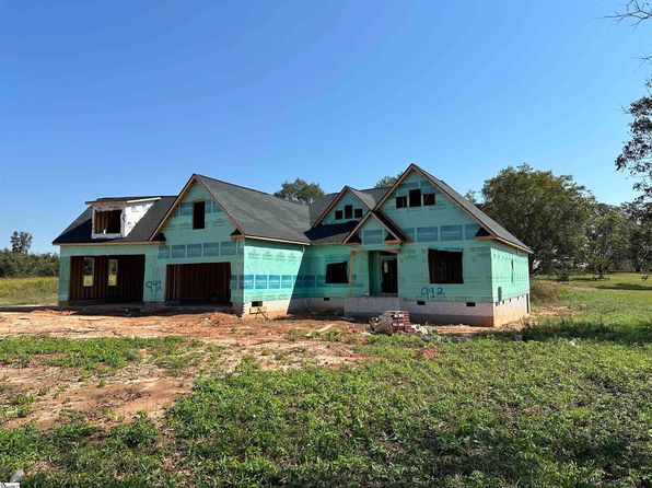 992 Bumblebee Ln, Wellford, SC 29385