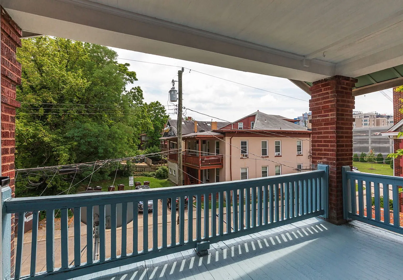 3 bed, 2.0 bath, 1274 sqft, $1,395 — Photo 2