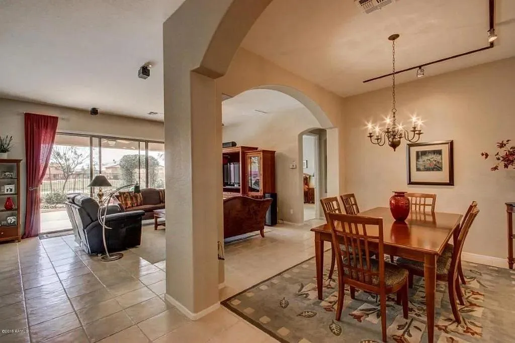 3 bed, 2208 sqft, $2,500 — Photo 3
