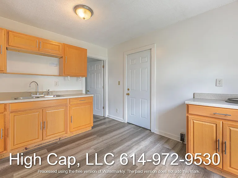 2484 Hilltop Ave — Photo 5