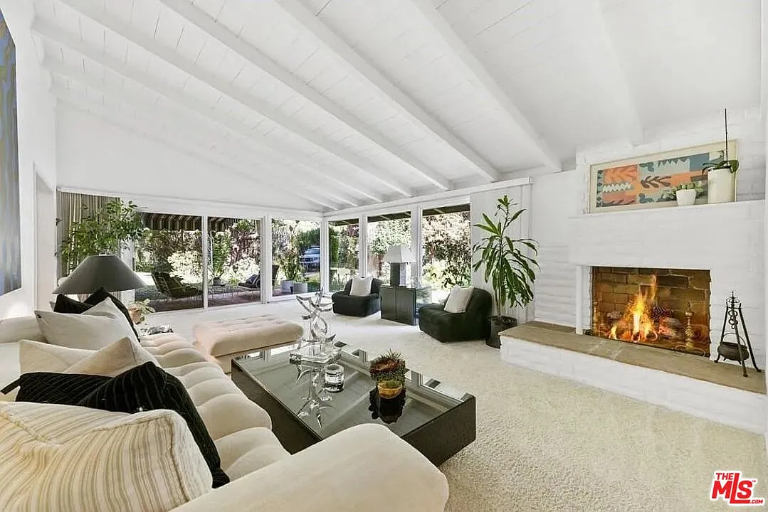 3 bed, 3.0 bath, 1908 sqft, $7,900 — Photo 1