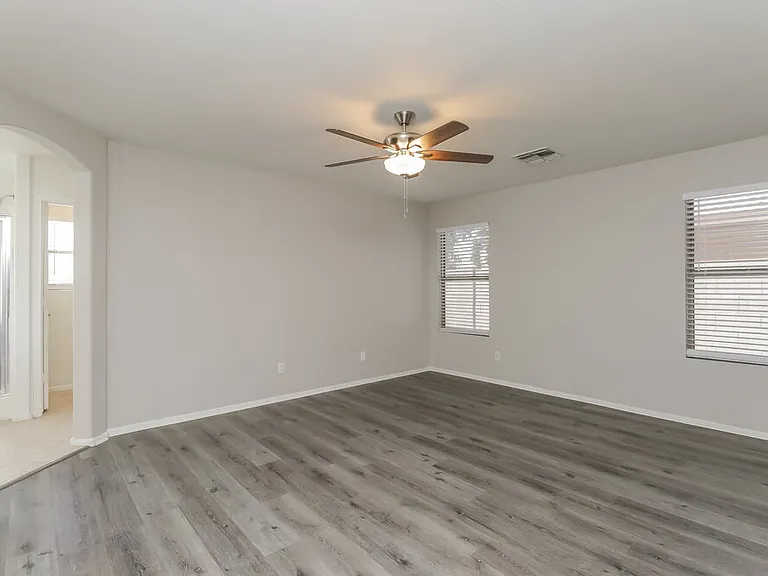 1427 E Vernoa St — Photo 9