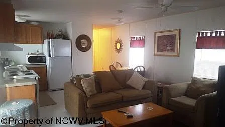 3 bed, 1.0 bath, $900 — Photo 2