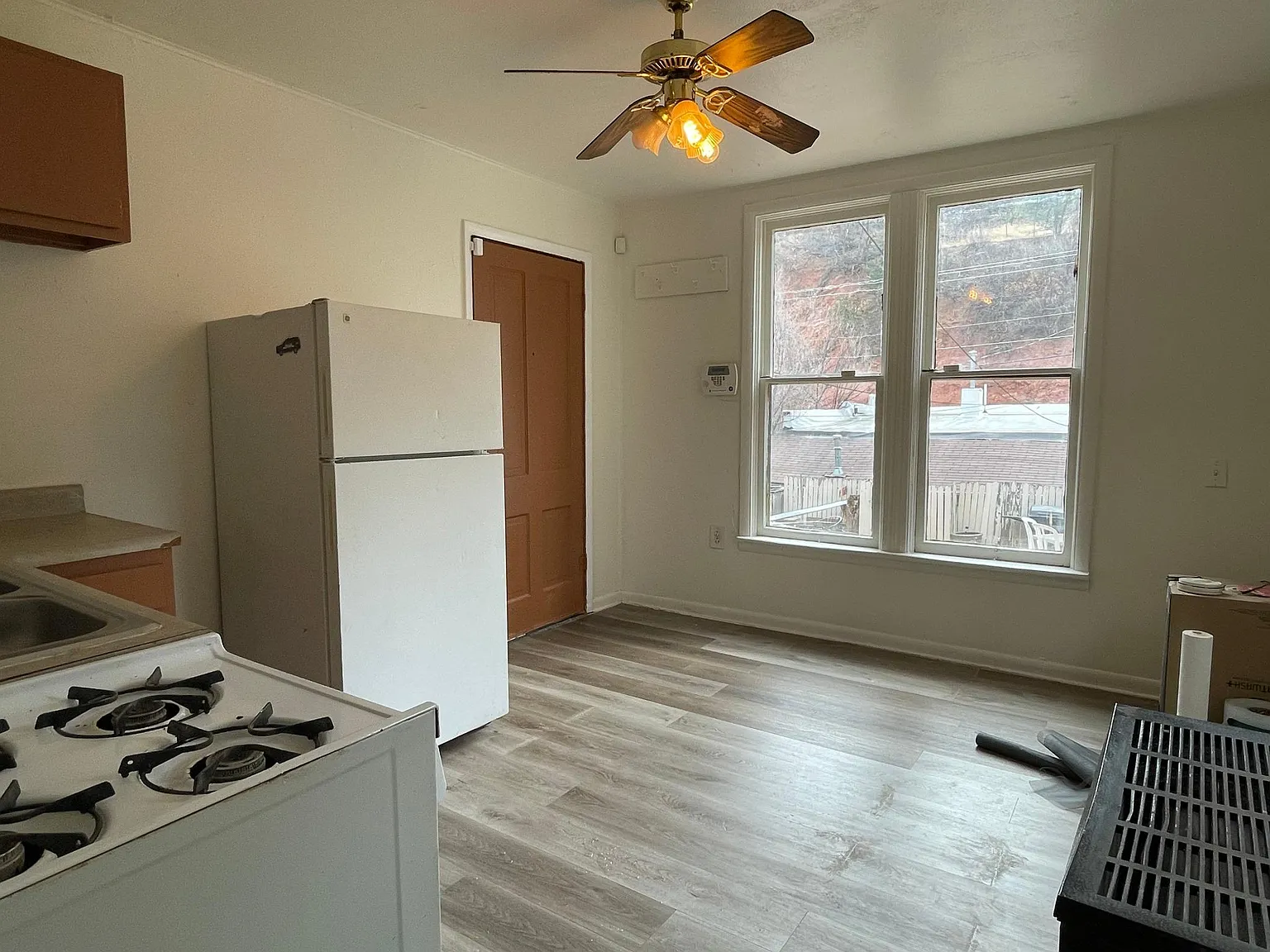 312 Ruxton Ave — Photo 4