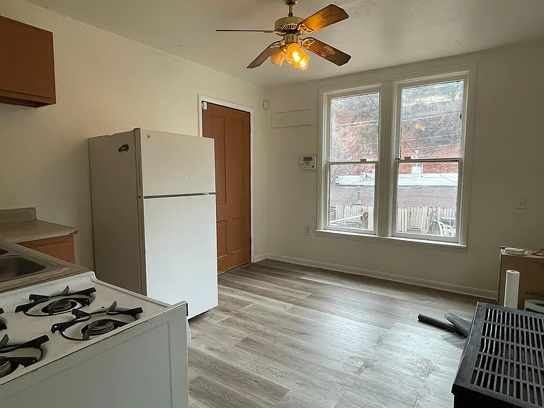 312 Ruxton Ave #7 — Photo 4
