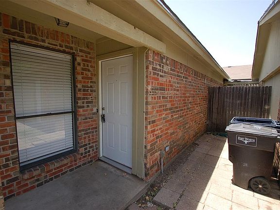 4th image of 10261 Maverick Dr