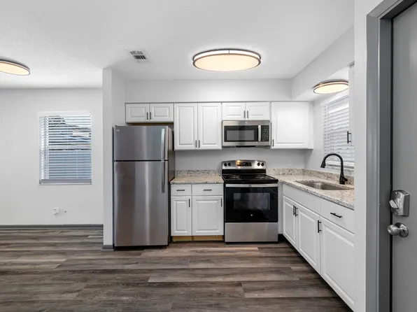 Flats Off 5th, 600 90th Ave N APT 8, St Petersburg, FL 33702