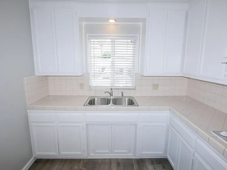 1050 Hornblend St — Photo 7