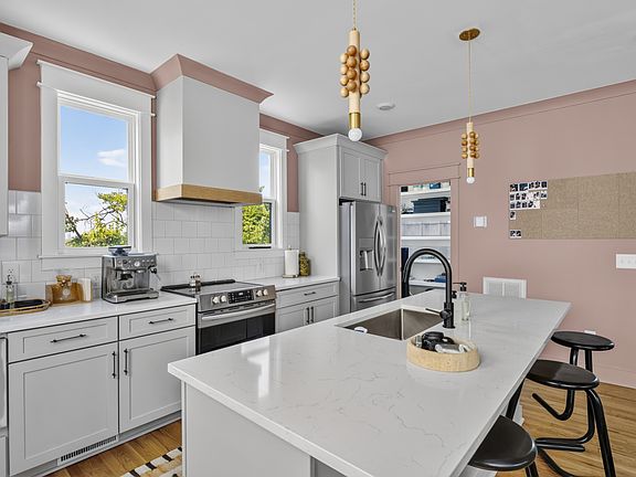 3rd image of 530 Edwin St #20