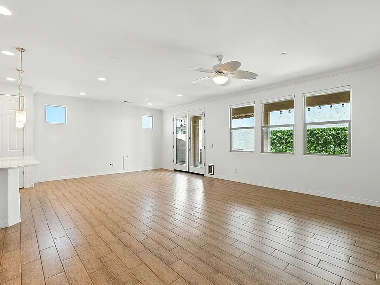 4644 E Beck Ln — Photo 39