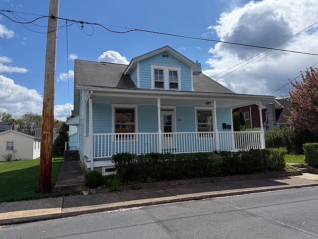 1st image of 105 N Walnut St