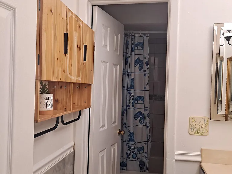 Main bathroom