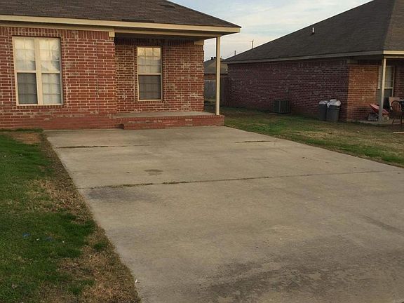 drive way view of right side unit