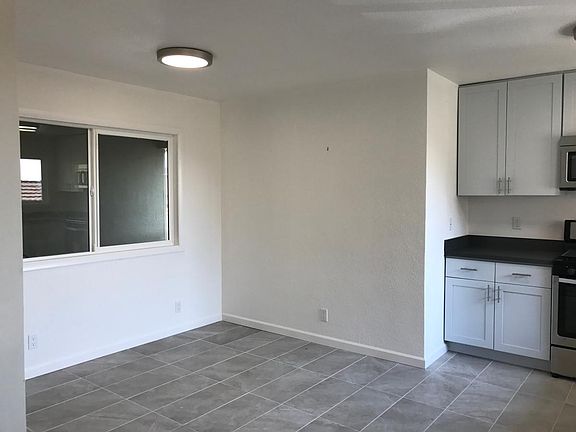 5th image of 3560 Crestmoor Dr