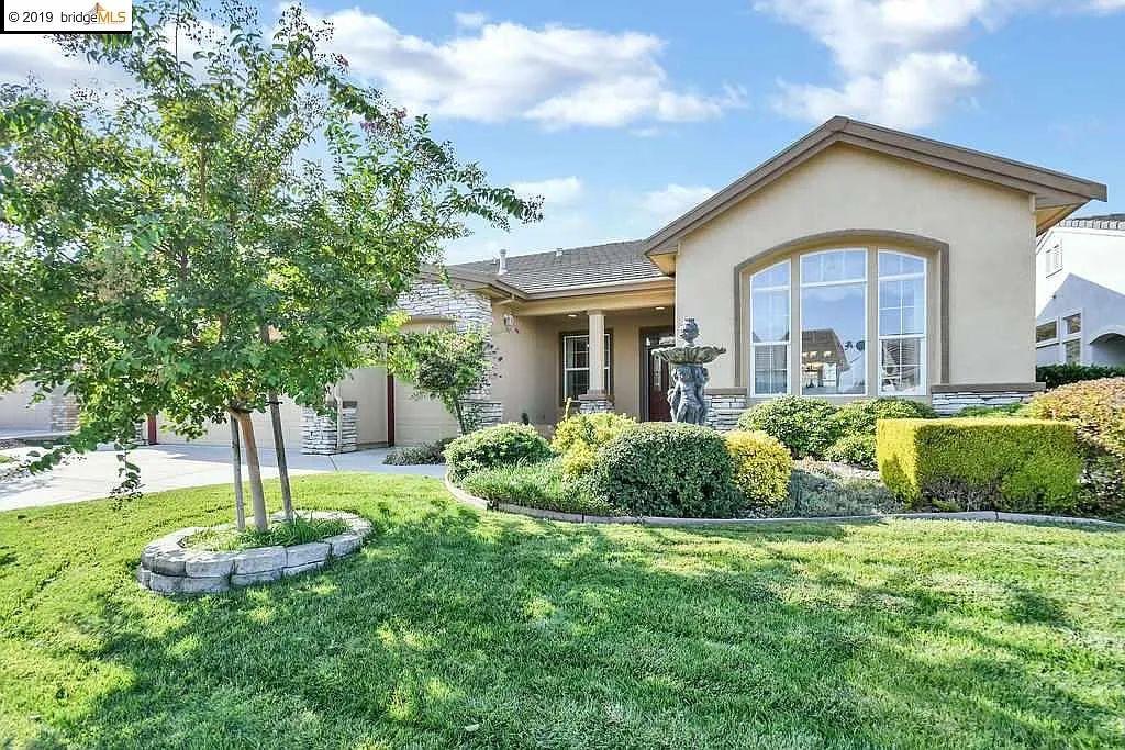 596 Valmore Pl photo 1