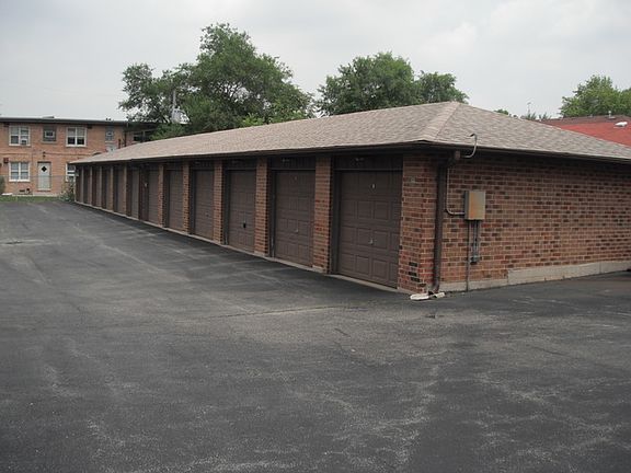 4th image of 7114 W 108th St APT 402