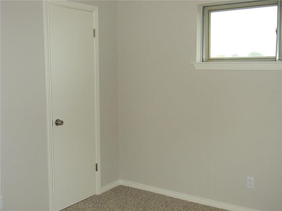 4th image of 871 Dogwood Trl