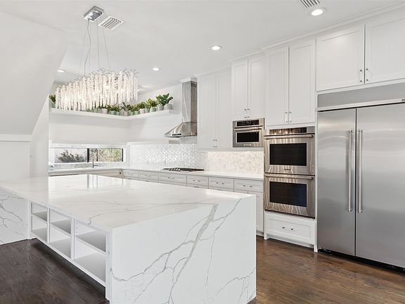 4th image of 6441 Royalton Dr
