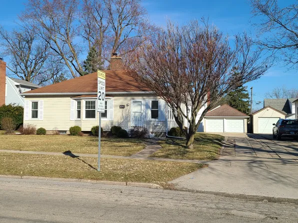 1045 N 9th St, Rochelle, IL 61068