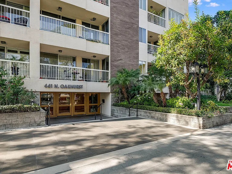 441 N Oakhurst Dr #203 — Photo 19