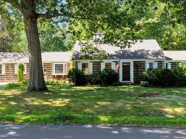 13 Whitcomb Ave, Hingham, MA 02043