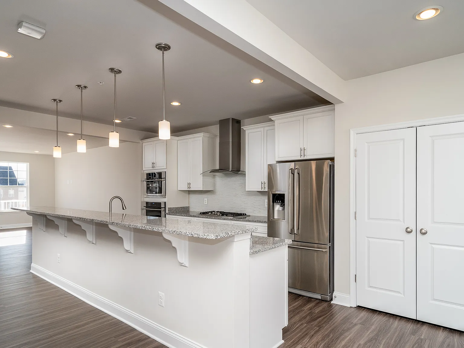 3 bed, 2544 sqft, $3,700 — Photo 3