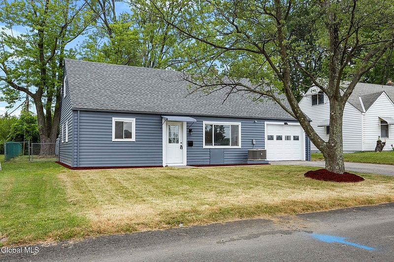 3rd image of 789 Troy Schenectady Road