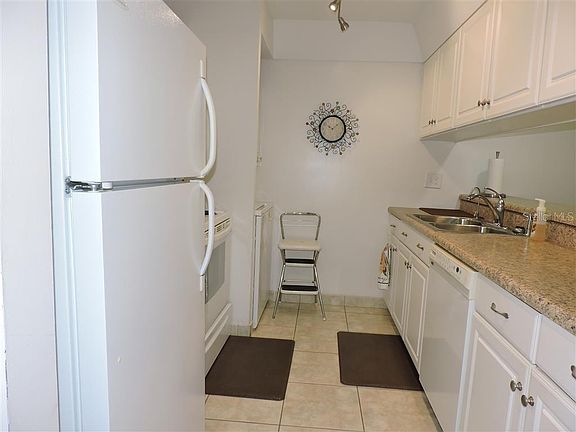 5th image of 212 La Casa #212