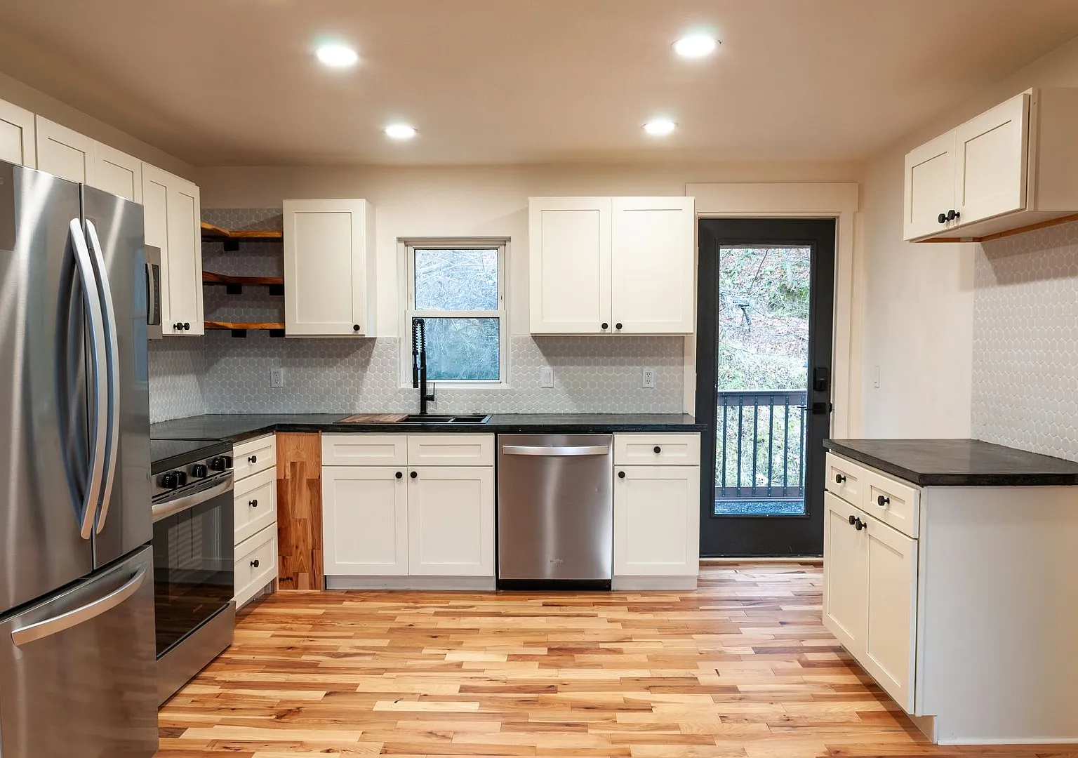 3br/2bath Custom Remodeled Home Near Okemo — Photo 1
