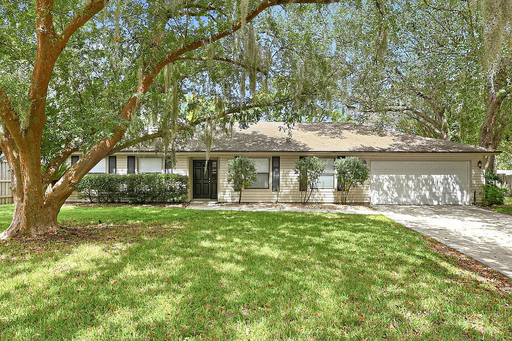 4 bed, 2.0 bath, 2124 sqft, $2,715 — Photo 1