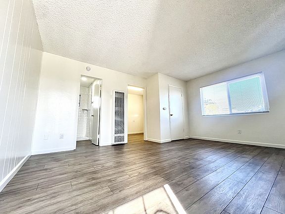 2nd image of 4006 Ingraham St