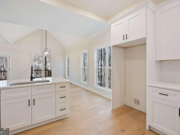 360 Ansley Dr — Photo 15