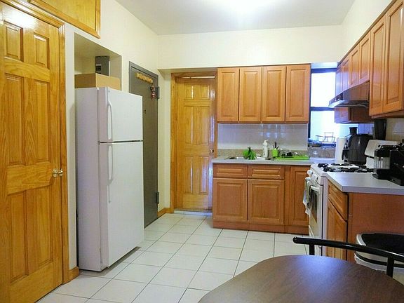 2nd image of 35 Henry St APT 4A