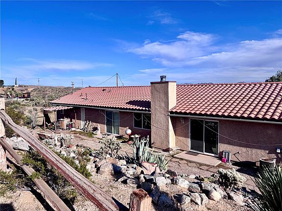 3rd image of 5855 Carmelita Ave