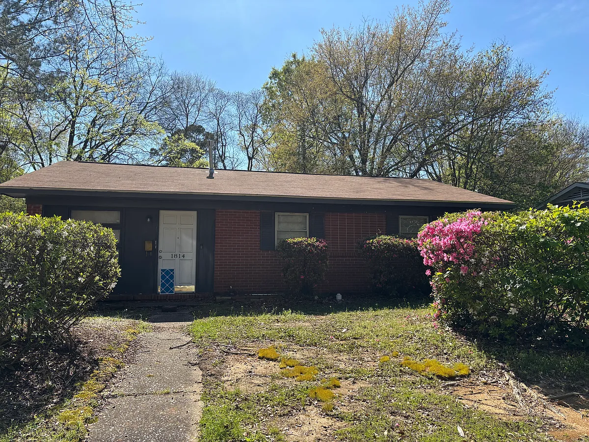 Building Photo - 1814 Pinecrest Dr