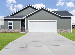 311 Knoll Ridge Dr, Hills, IA 52235