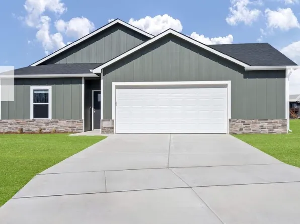 311 Knoll Ridge Dr, Hills, IA 52235