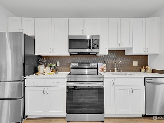 3rd image of 10217 Evanston Avenue N