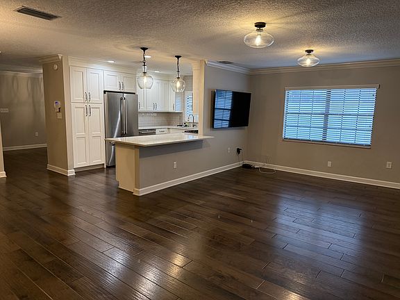 5th image of 3320 W Knights Ave