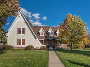 8611 Meadowvale Dr, Eden Prairie, MN 55347