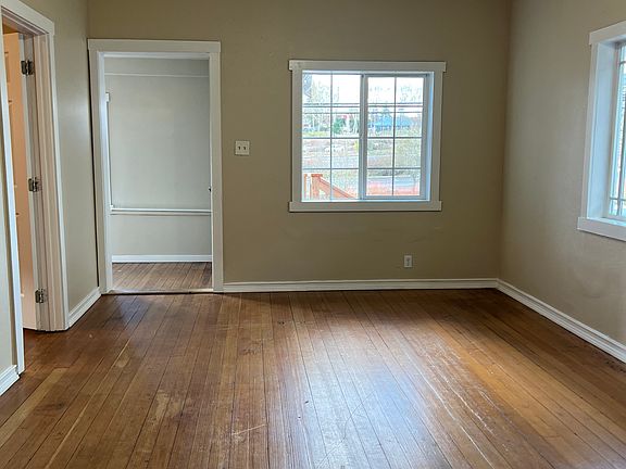 2nd image of 1322 Warren Ave