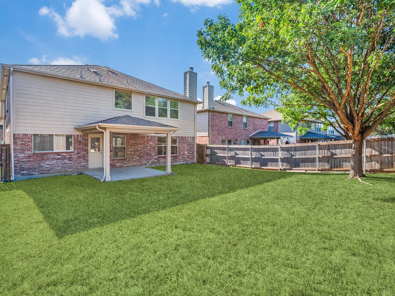 4 bed, 2736 sqft, $2,695 — Photo 3