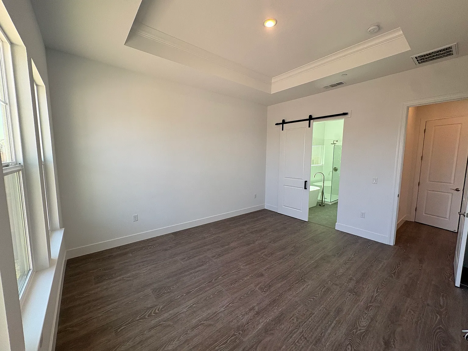 5 bed, 2461 sqft, $3,300 — Photo 4