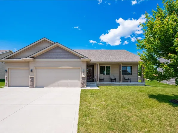 90 SE Wildflower Dr, Pleasant Hill, IA 50327