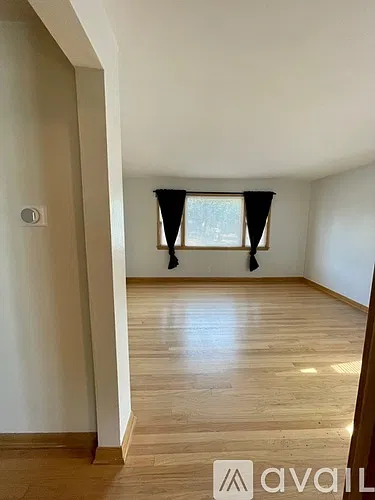 2 bed, 700 sqft, $1,400 — Photo 3