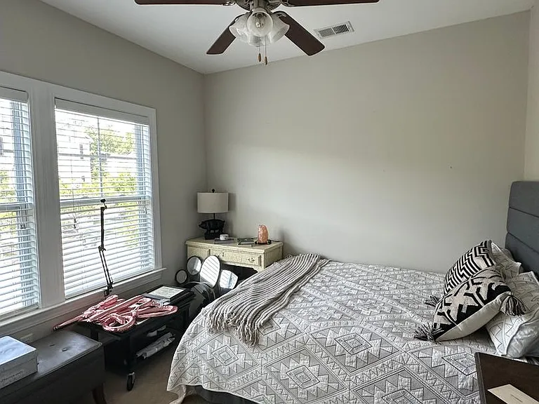 4248 Scharite St — Photo 9